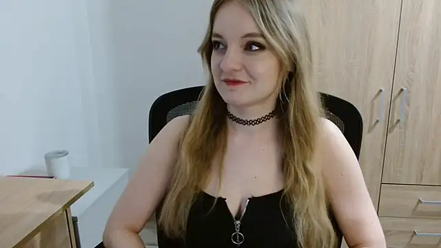 AlmaHoney online show from April 7, 8:22 pm