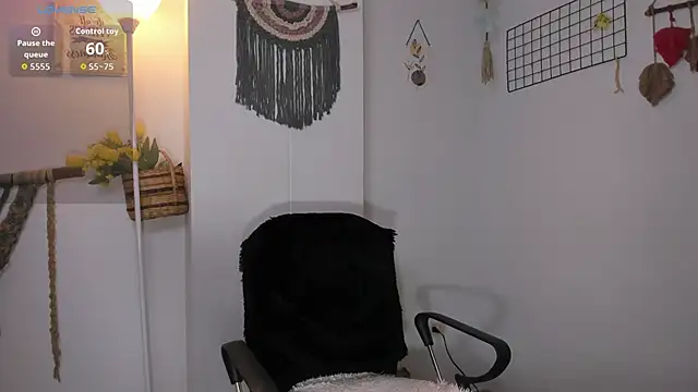 anaruiz  online show from December 18, 11:42 pm