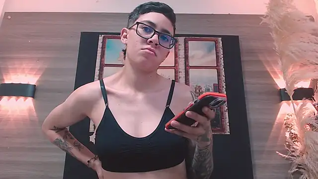 Cutie Shy  online show from December 17, 7:18 pm