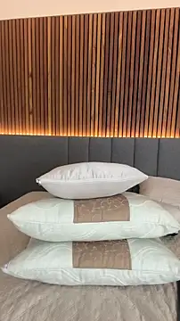 EmiilyAdams  online show from March 20, 10:25 pm