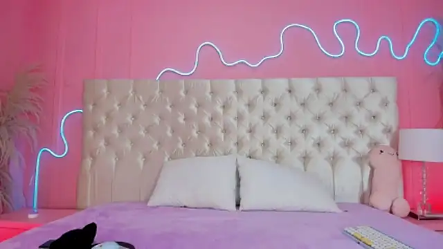 Julieta Cortes   online show from February 10, 12:19 pm