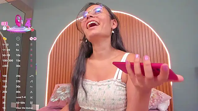 NayeCloud online show from December 18, 4:17 am