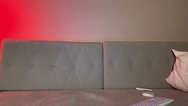 weshycouple online show from March 4, 7:31 pm