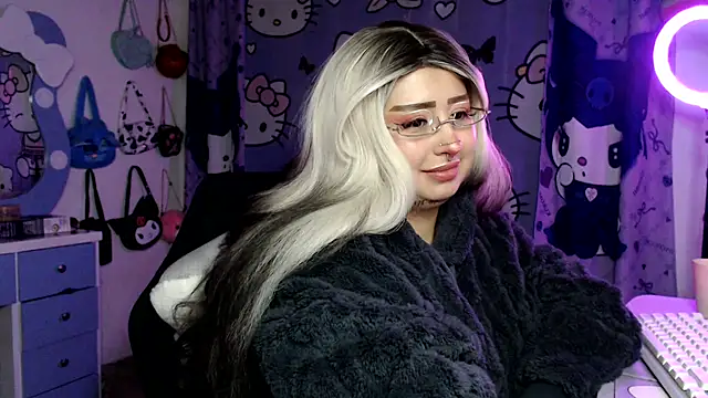 lussyevans24 online show from March 2, 7:15 am