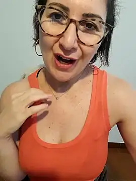 Snapshot of Viola8p chatting on October 1, 9:58 am Viola8p online show from October 1, 9:58 am