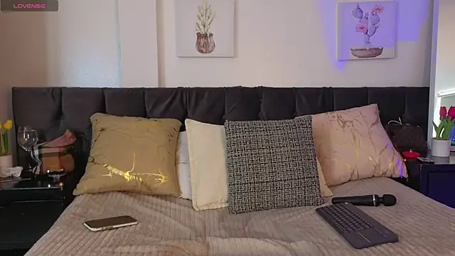 Natasha Kinski online show from September 19, 8:08 pm