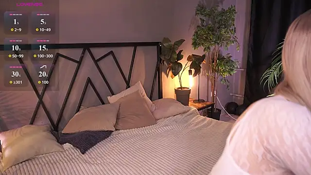 LindaThacker online show from March 27, 4:36 am