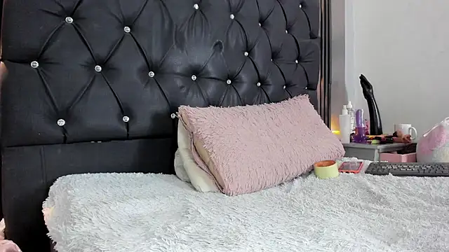 Natasha Hart online show from December 5, 4:45 am