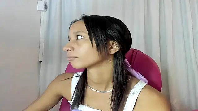 EMMA SWEETT1 online show from November 29, 6:34 pm