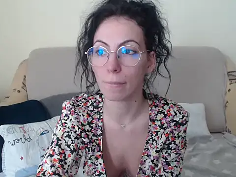 Emmatoo online show from February 19, 1:10 pm