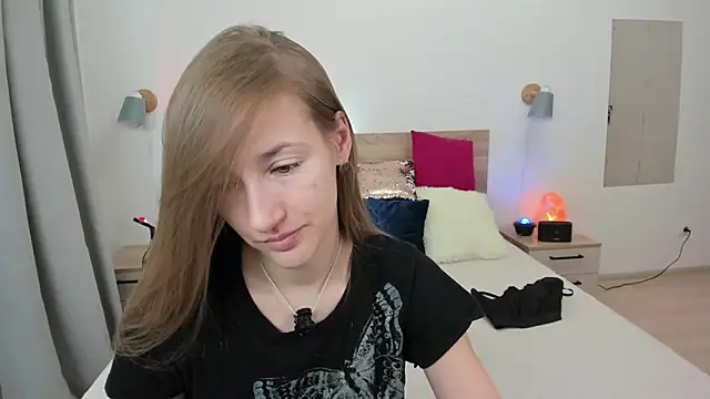 KateRedgar online show from February 21, 1:45 pm