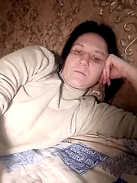 Holly Bette online show from October 3, 6:51 am