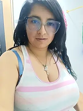 Snapshot of _Angelinaandrade_ chatting on October 22, 1:43 am  Angelinaandrade  online show from October 22, 1:43 am
