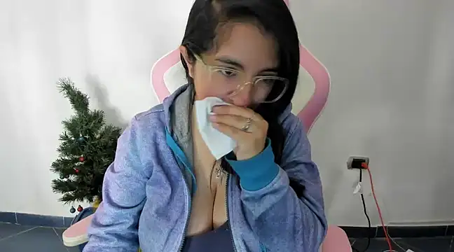 Snapshot of _Angelinaandrade_ chatting on December 2, 11:11 am  Angelinaandrade  online show from December 2, 11:11 am