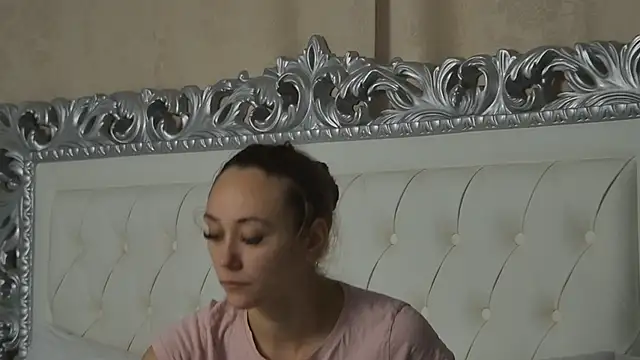 Snapshot of AliceMunro chatting on September 29, 3:39 pm AliceMunro online show from September 29, 3:39 pm