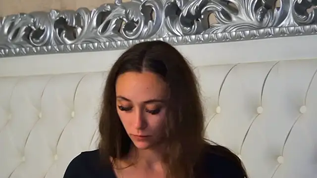 Snapshot of AliceMunro chatting on September 10, 7:03 pm AliceMunro online show from September 10, 7:03 pm