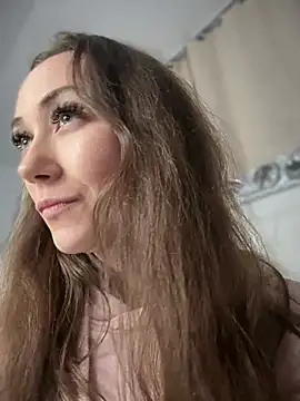 Snapshot of AliceMunro chatting on October 30, 8:32 pm AliceMunro online show from October 30, 8:32 pm