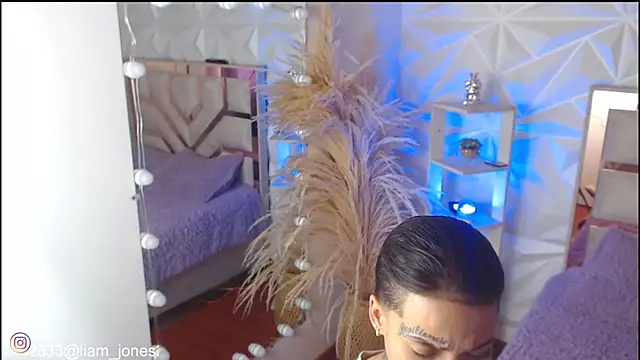 Jonesliam23 online show from October 17, 7:28 pm