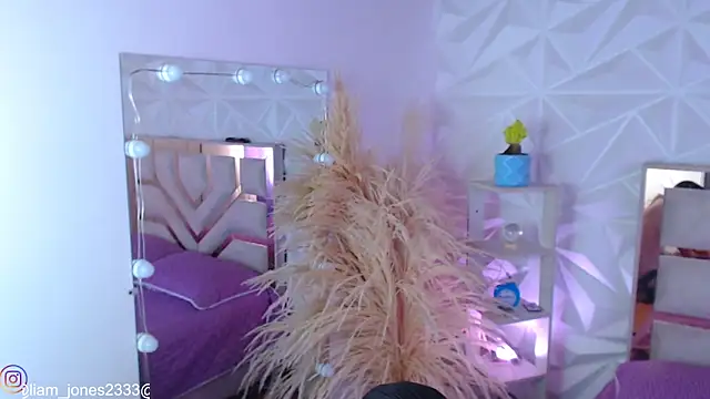 Jonesliam23 online show from September 15, 7:10 pm