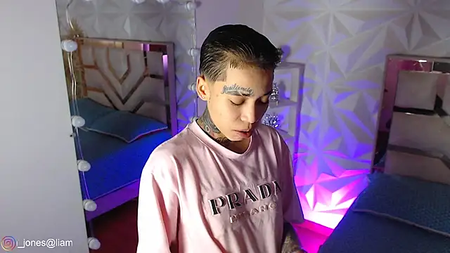 Jonesliam23 online show from April 19, 7:27 pm