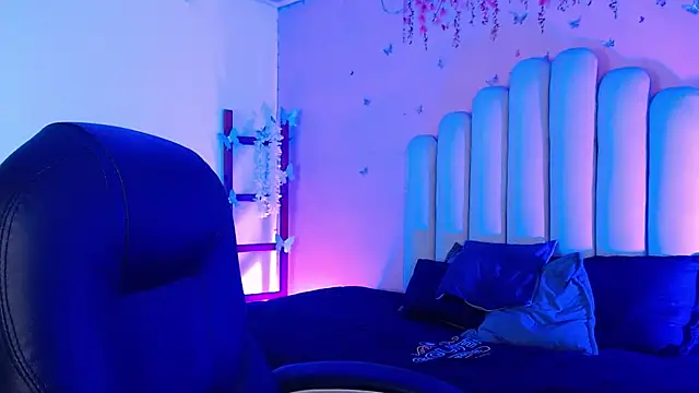 Snapshot of peyton_golden1 chatting on October 15, 3:53 am peyton golden1 online show from October 15, 3:53 am