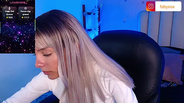 Snapshot of peyton_golden1 chatting on October 1, 4:06 am peyton golden1 online show from October 1, 4:06 am