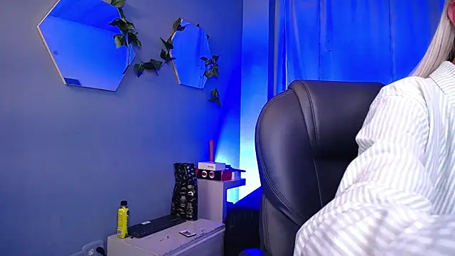 Snapshot of peyton_golden1 chatting on October 22, 3:44 am peyton golden1 online show from October 22, 3:44 am