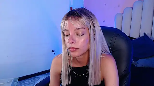 Snapshot of peyton_golden1 chatting on September 29, 3:55 am peyton golden1 online show from September 29, 3:55 am