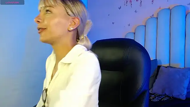 Snapshot of peyton_golden1 chatting on September 17, 4:32 am peyton golden1 online show from September 17, 4:32 am