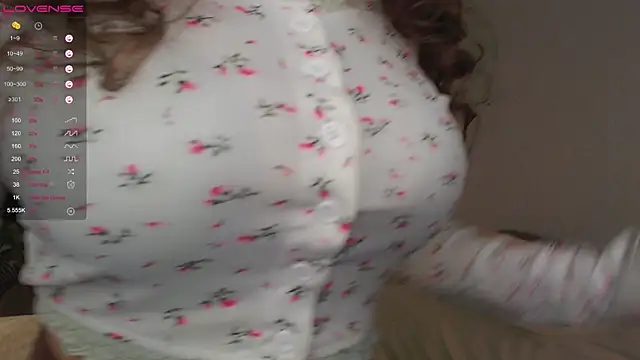 Snapshot of cosmosbaby chatting on October 27, 4:13 pm cosmosbaby online show from October 27, 4:13 pm