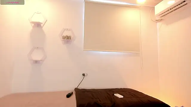 meganrossee69 online show from March 22, 7:31 pm