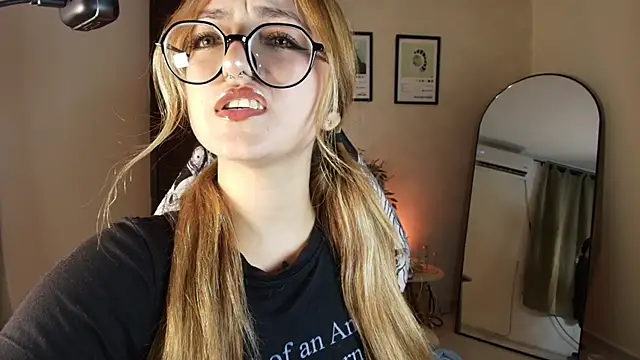 SweetJennaa online show from June 1, 12:12 am