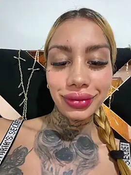 Snapshot of Zaratattoox chatting on October 6, 6:52 am Zaratattoox online show from October 6, 6:52 am