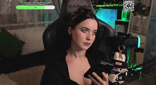 Snapshot of KiraLiLime chatting on October 22, 1:32 am KiraLiLime online show from October 22, 1:32 am