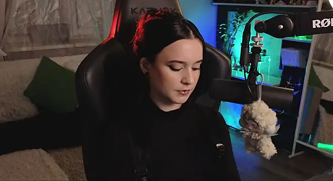 KiraLiLime online show from November 28, 4:32 pm