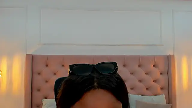 mia schwarz online show from September 9, 10:09 pm