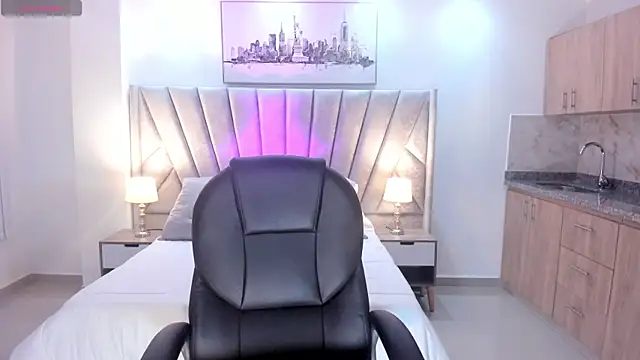 amelie jhons online show from November 15, 8:10 pm