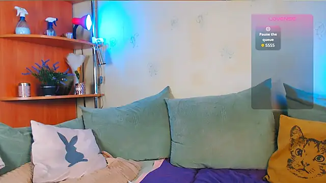 Caroline1995 online show from October 28, 9:15 am