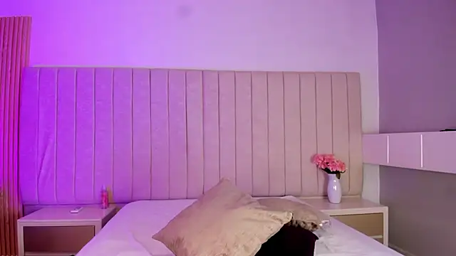 Littleolivia  online show from March 24, 2:00 pm