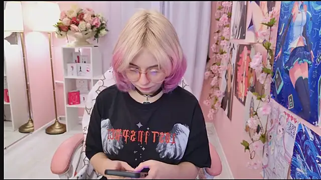 Coconut Mia online show from October 7, 4:33 pm