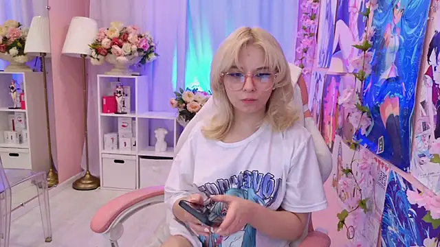 Coconut Mia online show from September 9, 3:01 pm