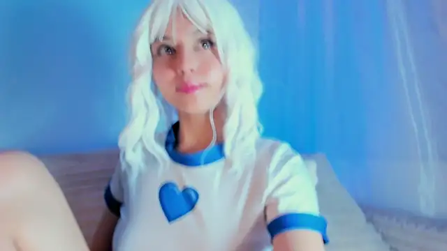 Snapshot of EmilyWithe chatting on October 15, 12:02 am EmilyWithe online show from October 15, 12:02 am