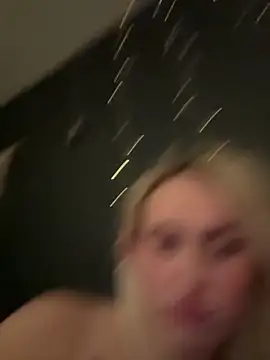 StrawberryCheww online show from October 19, 10:45 pm