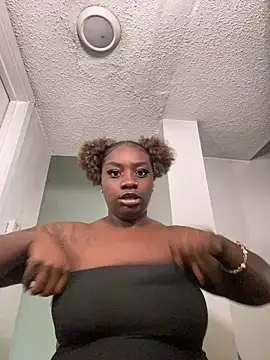 LillShayy online show from April 20, 10:35 pm