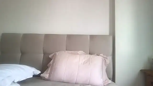 paolajonez online show from November 8, 5:29 pm