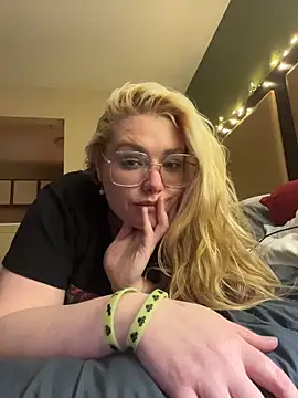 Lalalynn online show from March 9, 4:15 am