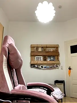 Curvydesifromgermany online show from October 10, 1:27 pm