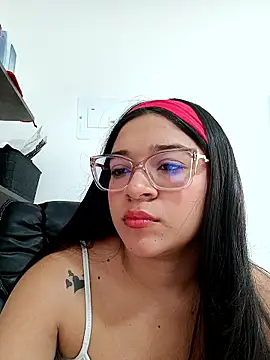 -VICKKY online show from January 13, 2:43 pm