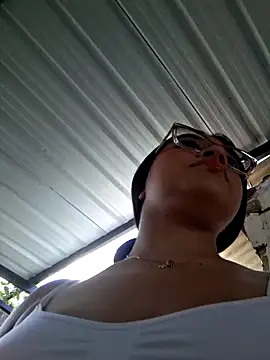 -VICKKY online show from March 4, 7:53 pm