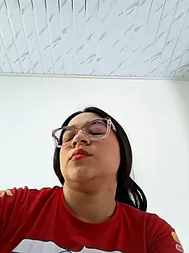 -VICKKY online show from February 5, 2:20 pm